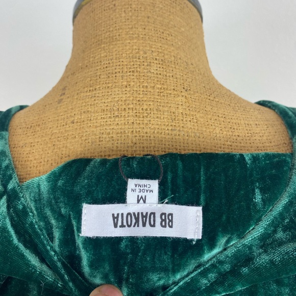 BB Dakota velvet Night Fever Wrap Dress M Ruffle Frilly Emerald Green Holiday - Picture 9 of 14